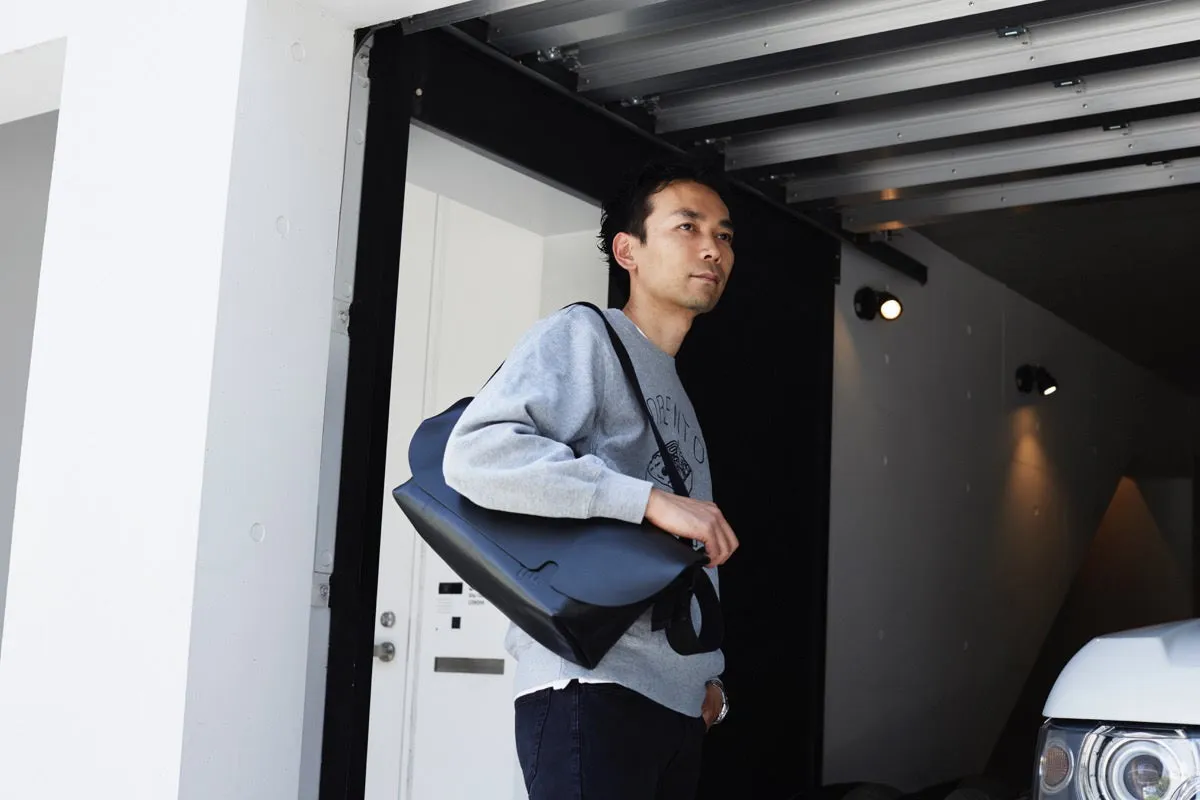 メッセンジャーバッグ (M)/BLACK-FAS