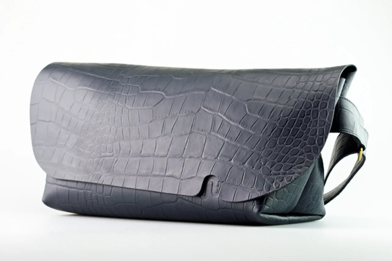 メッセンジャーバッグ (M)/CROCO PATTERN NAVY