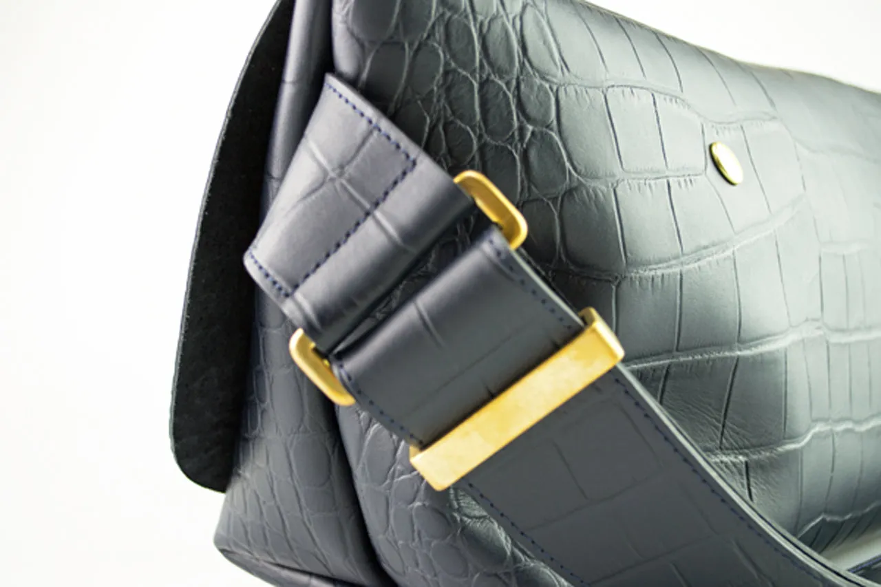 メッセンジャーバッグ (M)/CROCO PATTERN NAVY