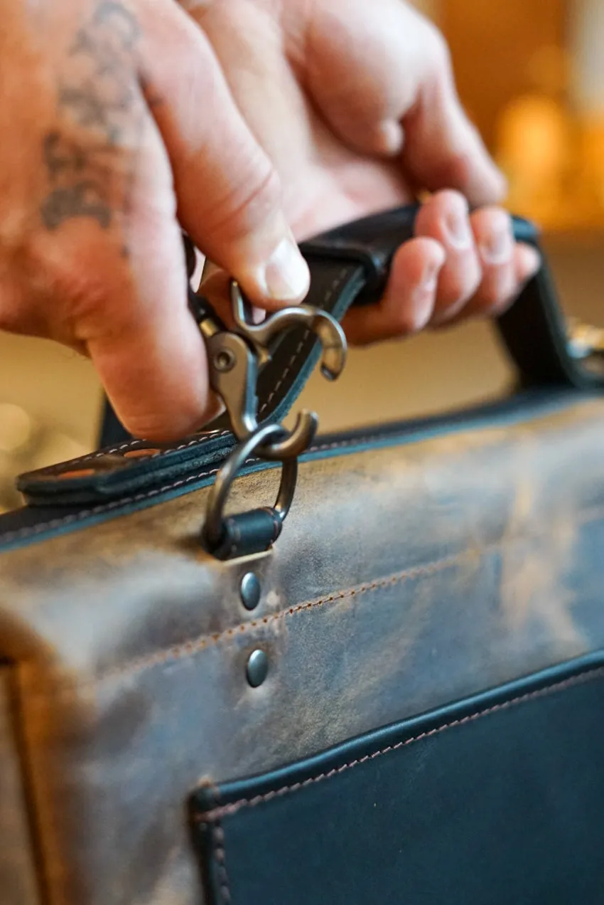 18" Messenger Bag (Two Tone: Bighorn Golden   Flat Black Accents)