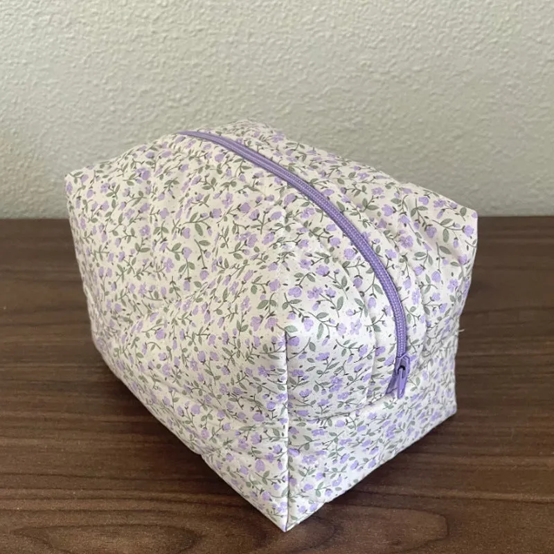 Classic Retro Floral Daisy Quilted cotton Small Makeup Bag, Cosmetic bag, Large Capacity Makeup Bag