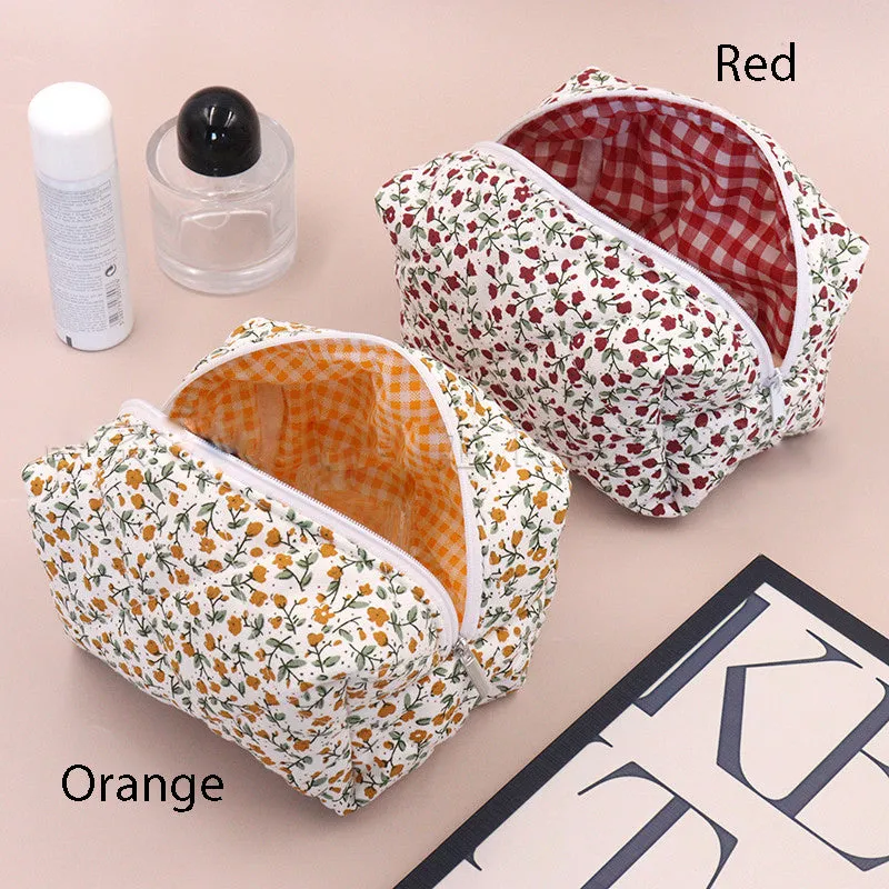 Classic Retro Floral Daisy Quilted cotton Small Makeup Bag, Cosmetic bag, Large Capacity Makeup Bag