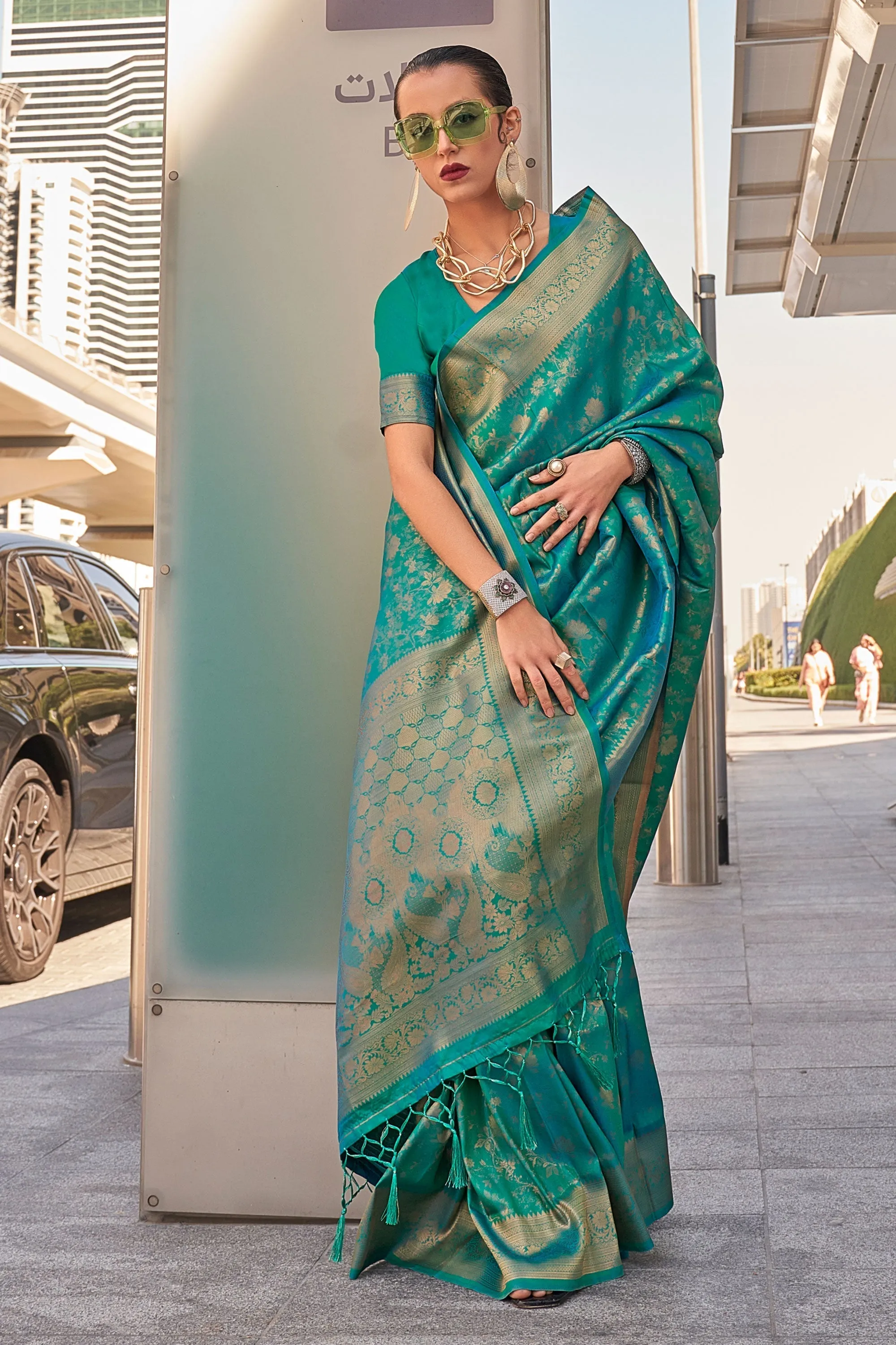 Green Color Gorgeous Look Handloom Weaving Saree