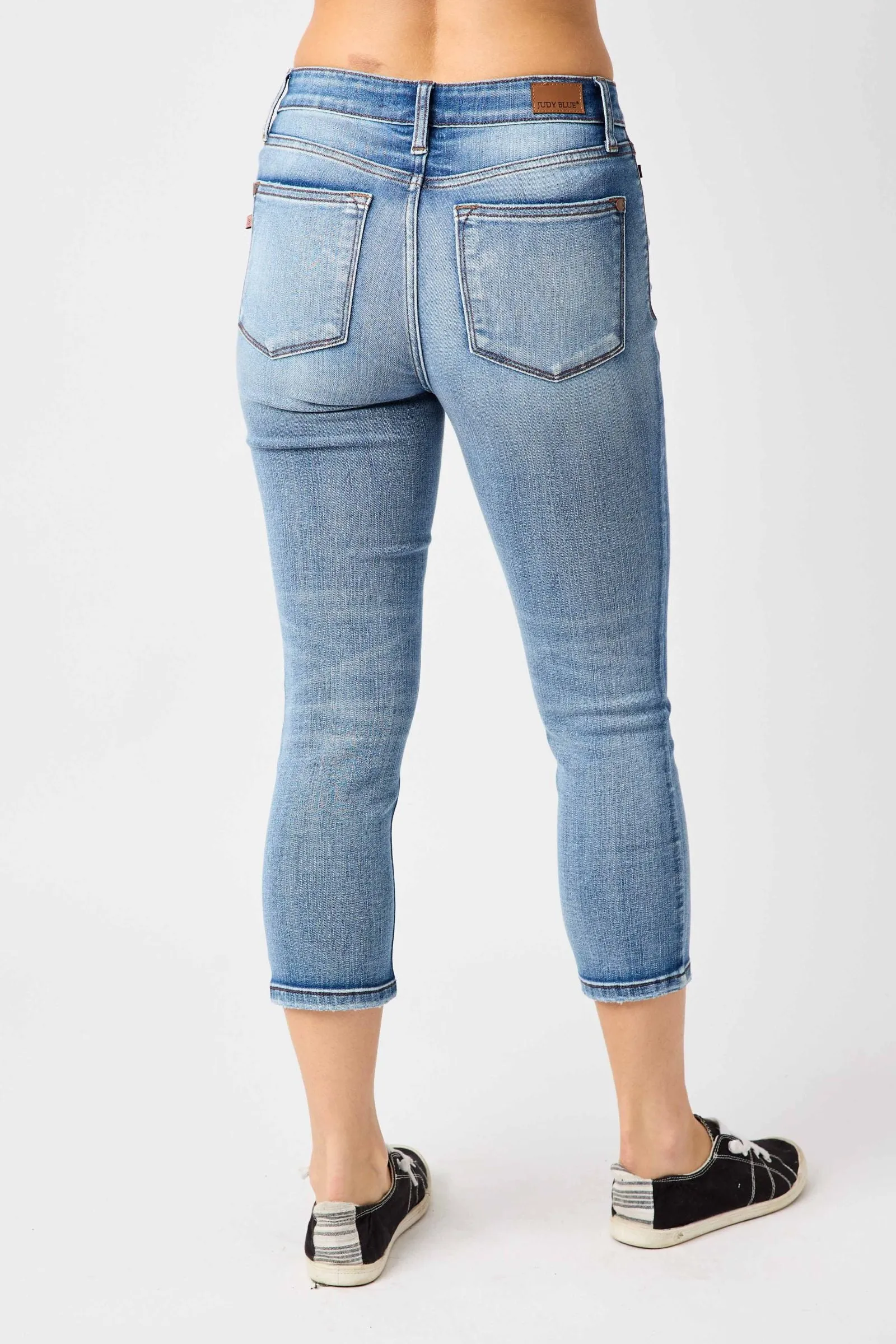 Judy Blue MidRise Contrast Wash Capris