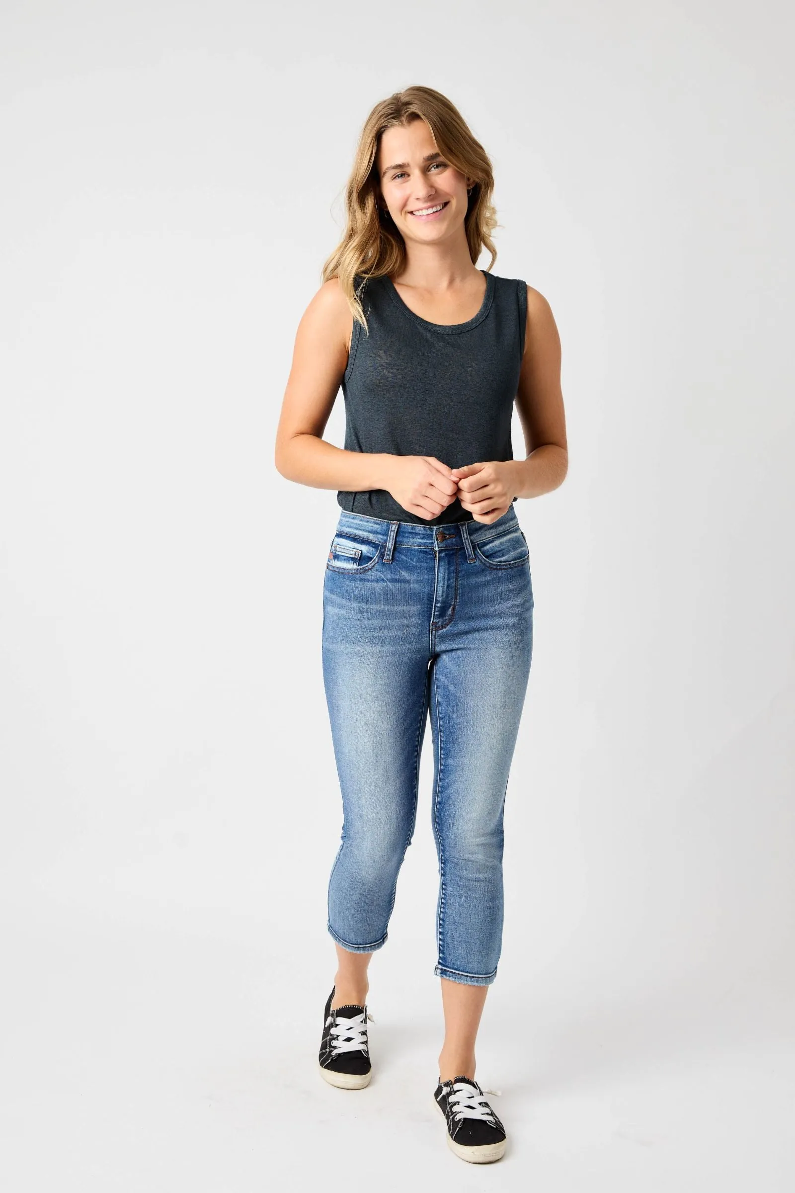 Judy Blue MidRise Contrast Wash Capris