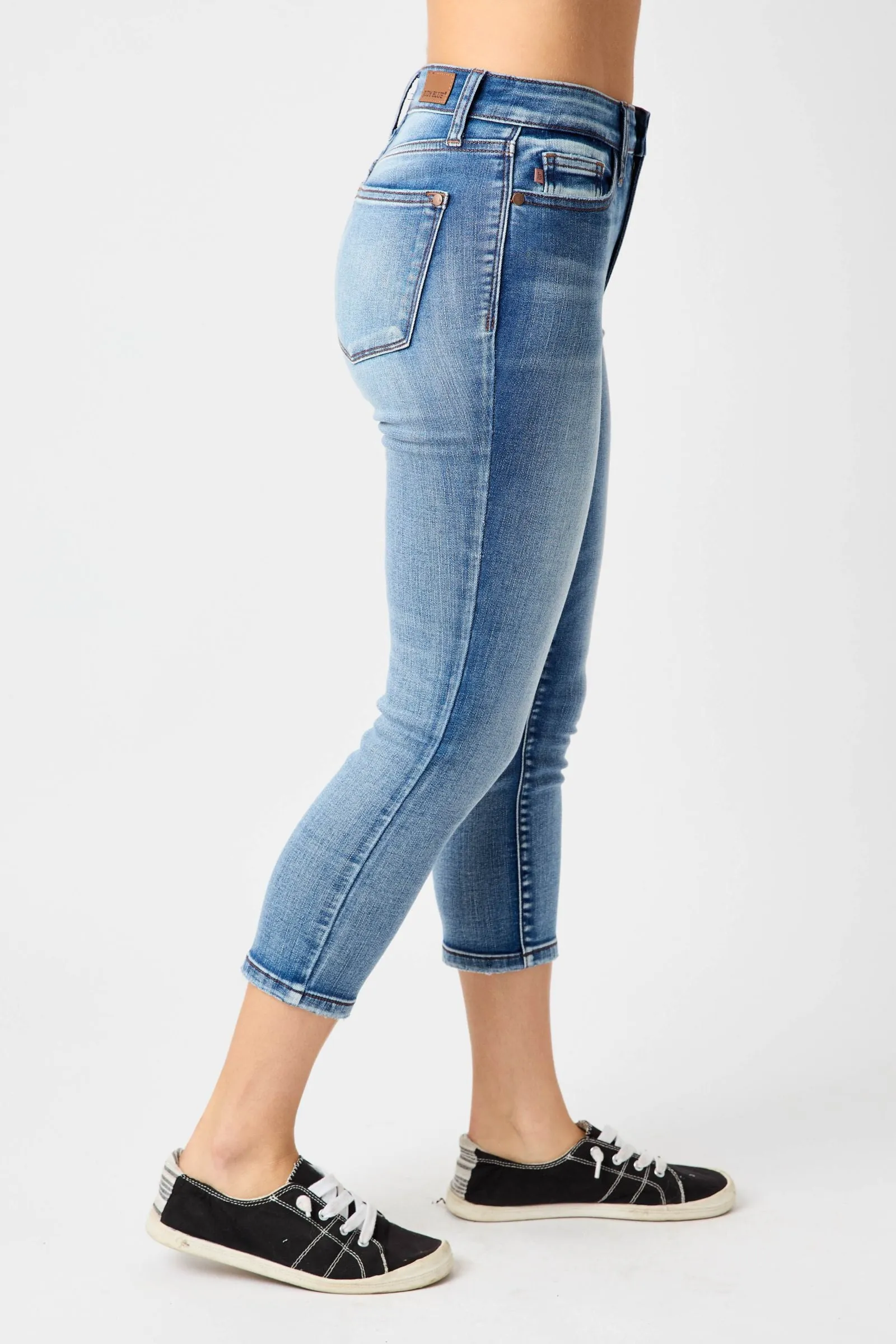 Judy Blue MidRise Contrast Wash Capris
