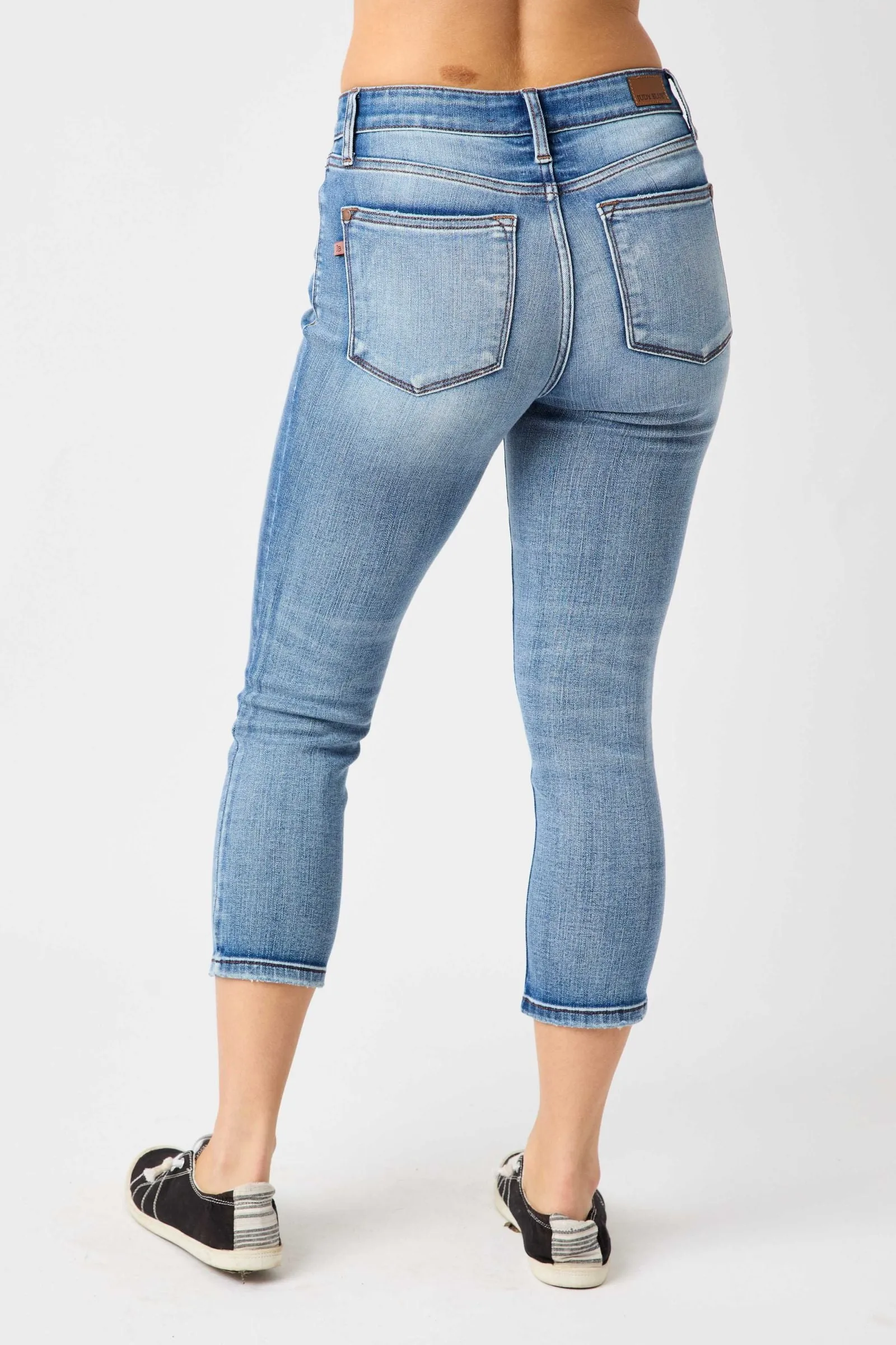 Judy Blue MidRise Contrast Wash Capris