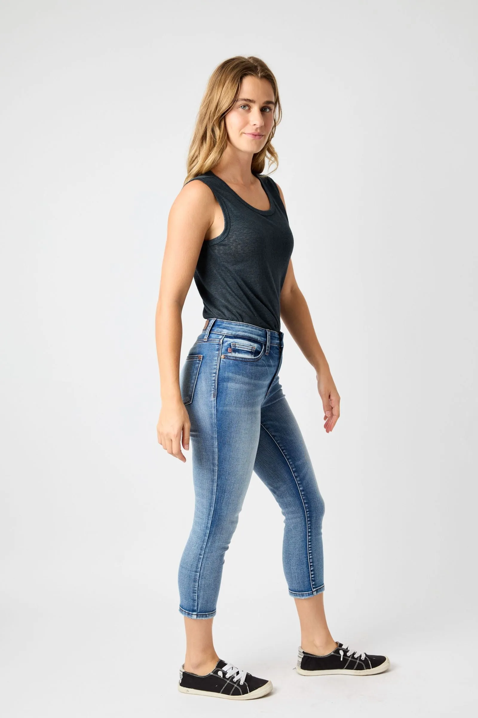 Judy Blue MidRise Contrast Wash Capris